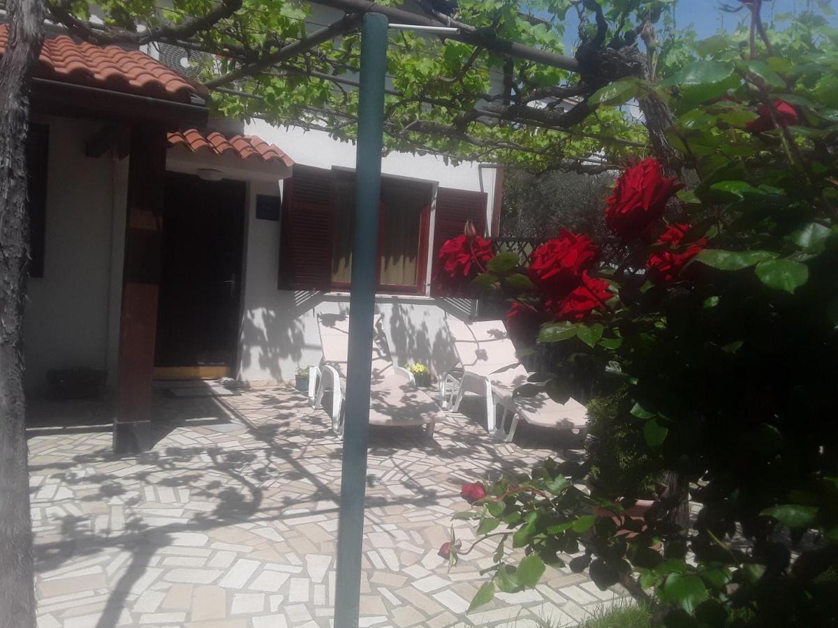 Apartments Liliana Pula Exterior photo