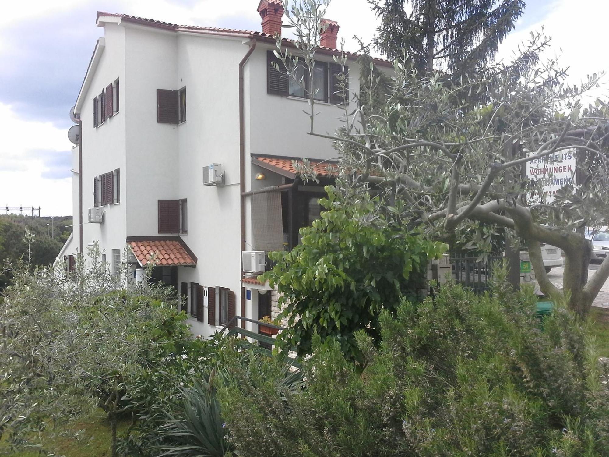 Apartments Liliana Pula Exterior photo