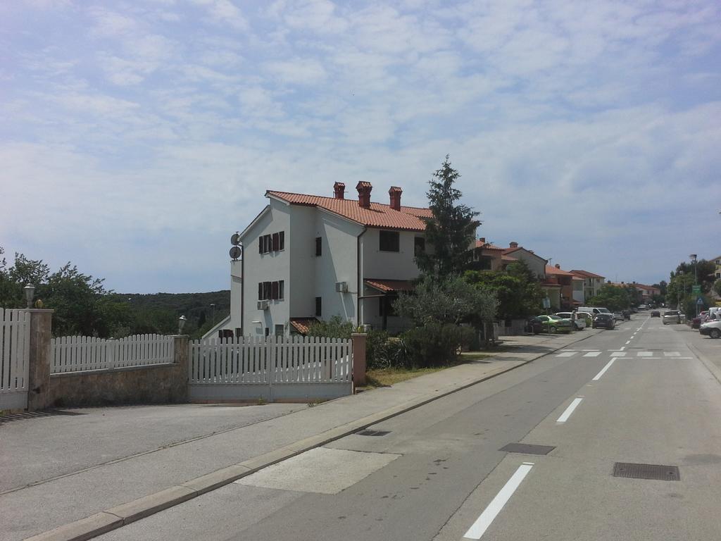 Apartments Liliana Pula Exterior photo